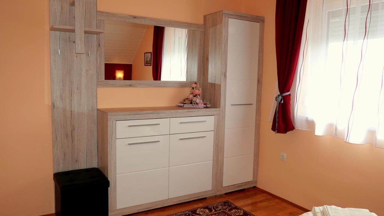 דירות פוניארצוושהג' Papp Apartmanhaz מראה חיצוני תמונה